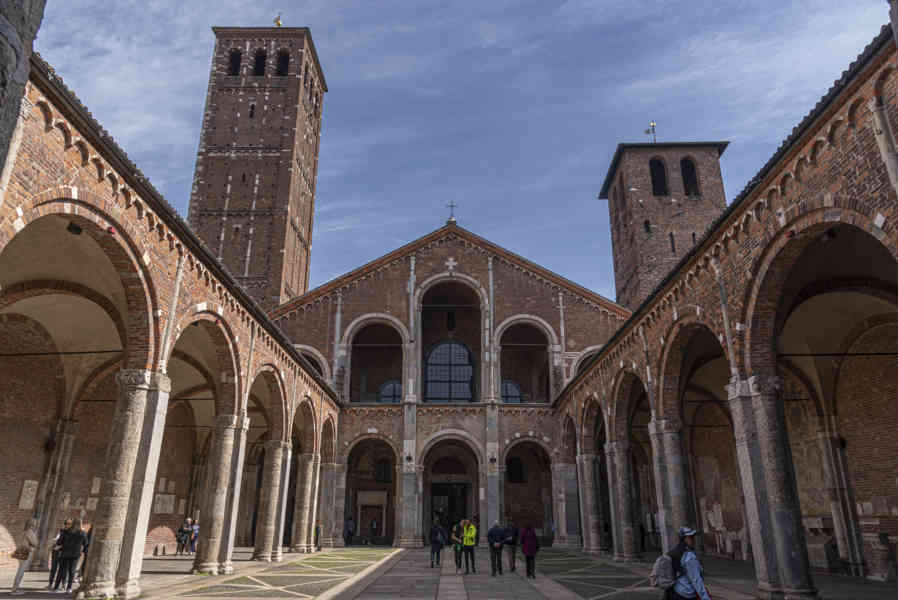Italia - Milán 098 - basílica de San Ambrosio.jpg